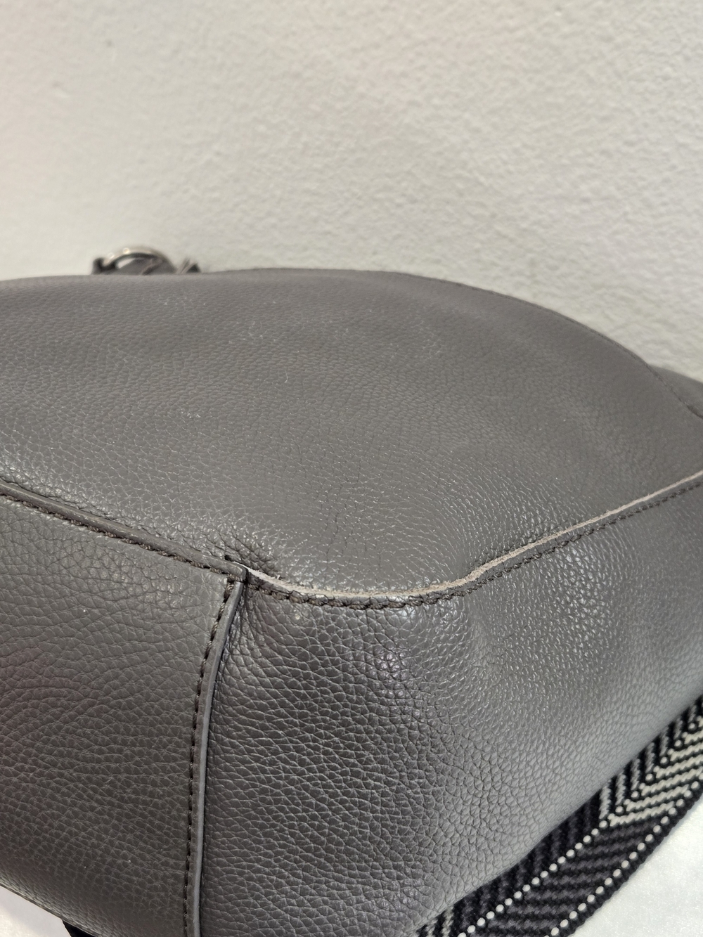 The Sak Lucia Gray Pebbled Leather Satchel with Woven Strap EUC - Picture 7 of 16